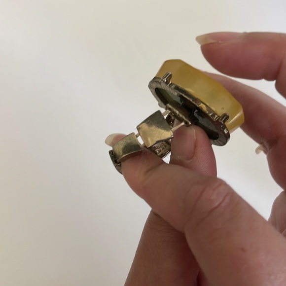 Yellow/Green Moodstone Statement Ring (elastic stretch) - Picture 4 of 5